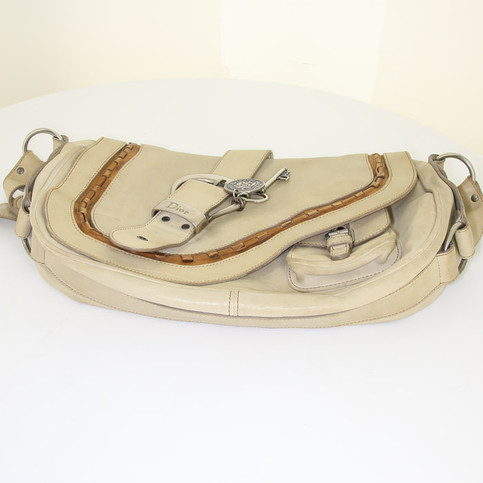 Borsa da spalla o a mano Dior Gaucho in pelle beige e profili - Detail D4
