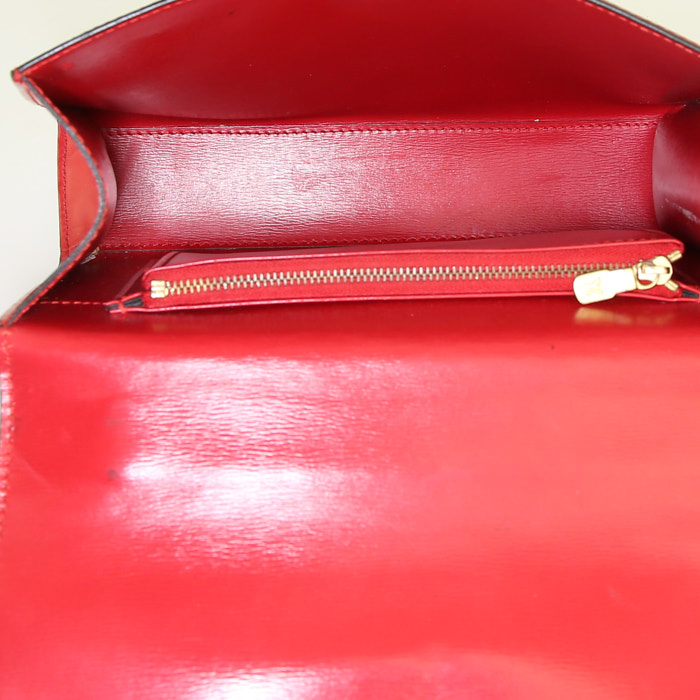Sac à main Louis Vuitton Malesherbes en cuir épi rouge - Detail D2
