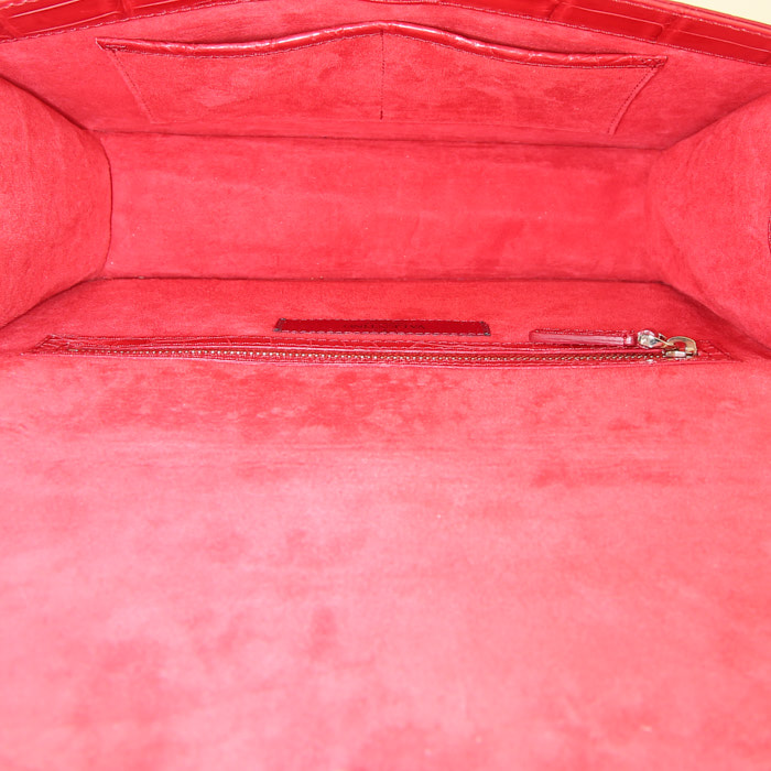 Valentino Garavani Rockstud large model shoulder bag in red crocodile - Detail D3