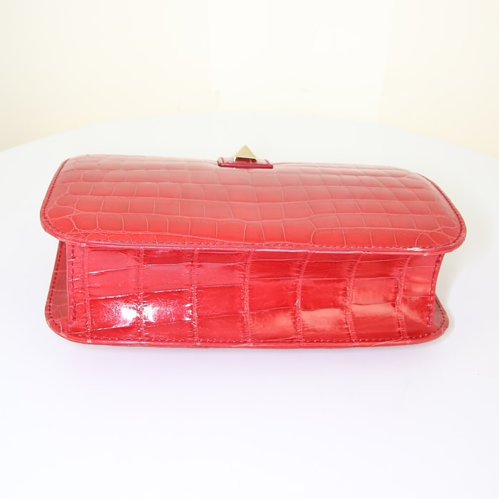 Borsa a tracolla Valentino Garavani Rockstud modello grande in coccodrillo rosso decorazioni con borchie - Detail D5