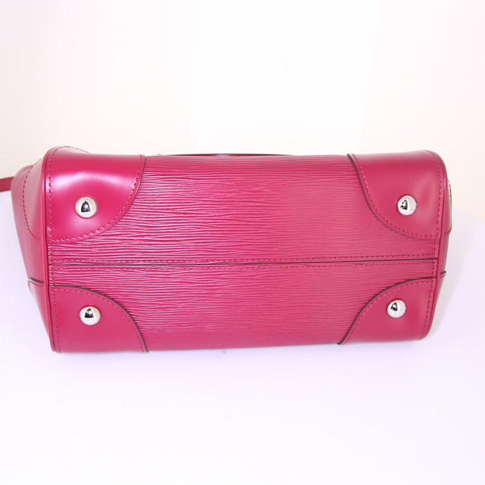 Louis Vuitton handbag in pink epi leather and pink leather - Detail D5