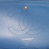 Chanel Timeless jumbo shoulder bag in blue quilted grained leather - Detail D4 thumbnail