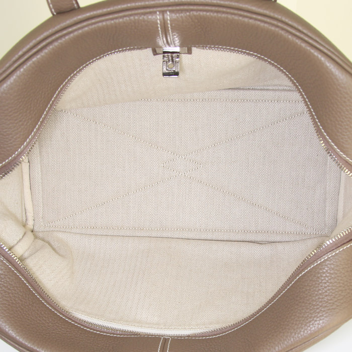 Bolso de mano Hermes Victoria en cuero togo marrón etoupe - Detail D2