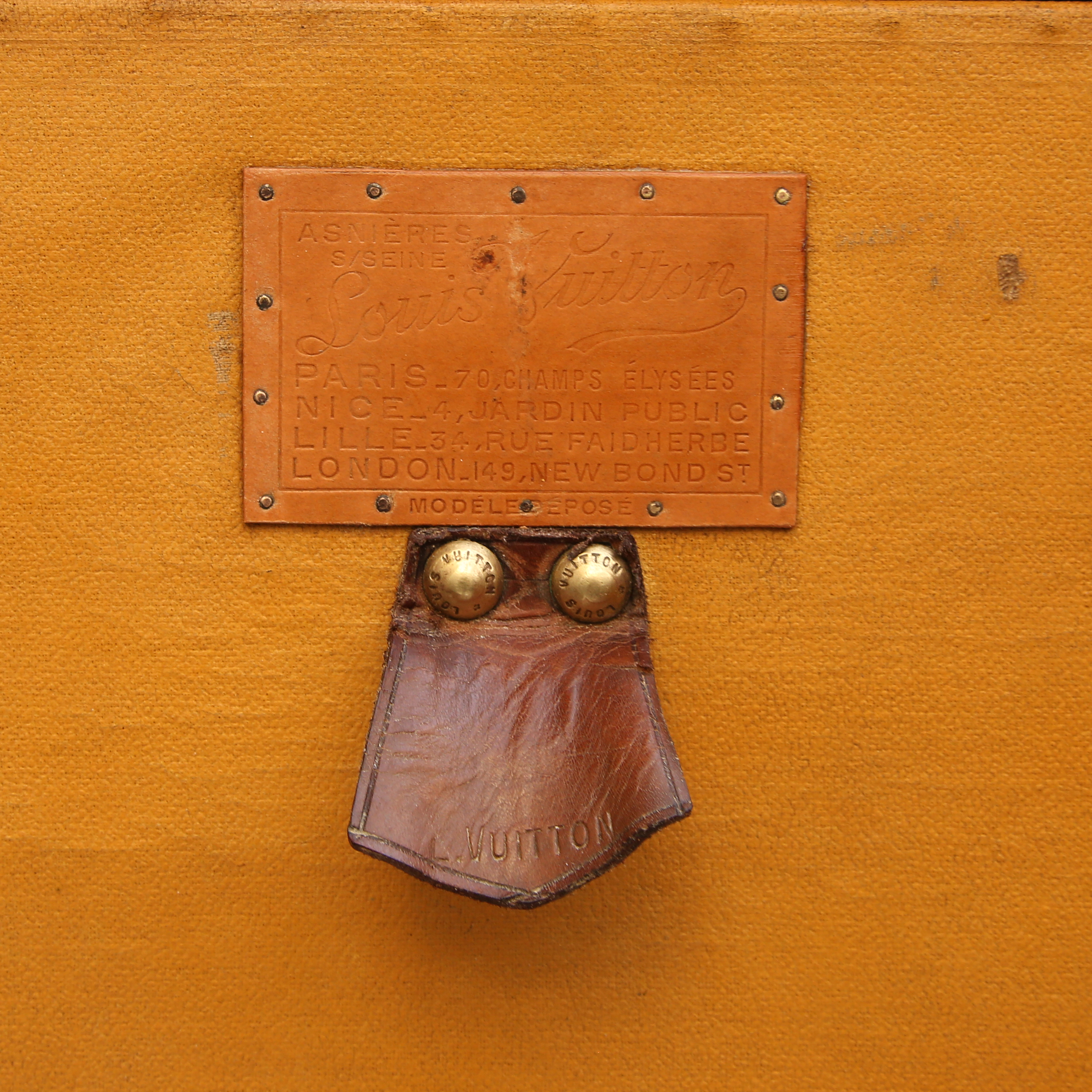 Louis Vuitton Wardrobe trunk in monogram canvas and lozine (vulcanised fibre) - Detail D4