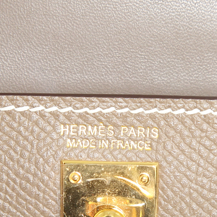 Sac à main Hermes Kelly 20 cm petit modèle en cuir epsom étoupe - Detail D4