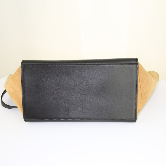 Sac à main Celine  Trapeze moyen modèle  en python beige et daim beige - Detail D5