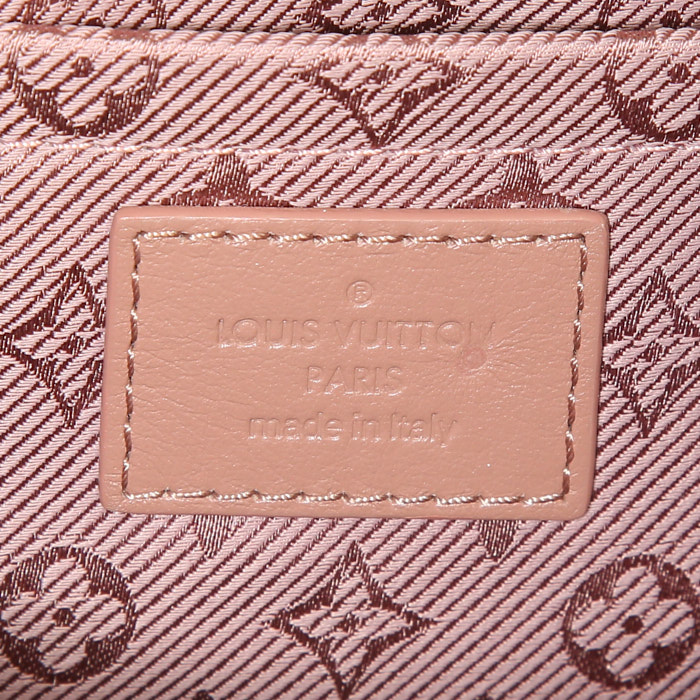 Bolsito de mano Louis Vuitton en cuero Monogram rosa pálido - Detail D3