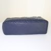 Bolso de mano Chanel Timeless Maxi Jumbo en cuero granulado acolchado azul - Detail D5 thumbnail
