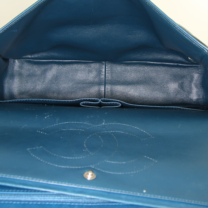 Borsa Chanel Timeless Maxi Jumbo in pelle verniciata e foderata verde - Detail D3