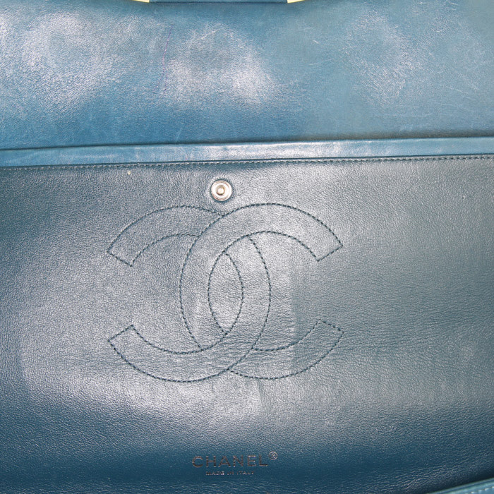 Chanel Timeless Maxi Jumbo handbag in green patent quilted leather - Detail D4