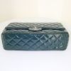 Chanel Timeless Maxi Jumbo handbag in green patent quilted leather - Detail D5 thumbnail