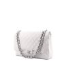 Bolso de mano Chanel Timeless Maxi Jumbo en cuero acolchado blanco - 00pp thumbnail