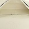 Bolso de mano Chanel Timeless Maxi Jumbo en cuero acolchado blanco - Detail D3 thumbnail