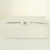 Chanel Timeless Maxi Jumbo handbag in white quilted leather - Detail D5 thumbnail
