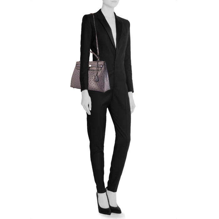 Hermes Kelly 32 cm handbag in grey ostrich leather - Detail D2