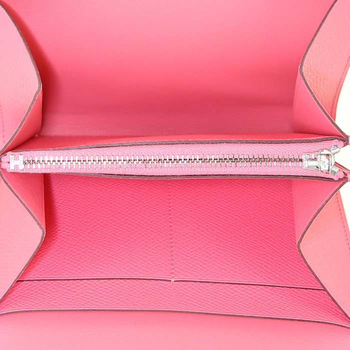 Billetera Hermes Constance en cuero swift rosa - Detail D2