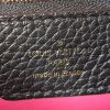 Borsa Louis Vuitton Capucines in pelle martellata nera - Detail D3 thumbnail