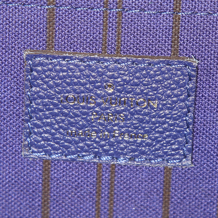 Bolso de mano Louis Vuitton Montaigne modelo grande en cuero monogram huella azul - Detail D4