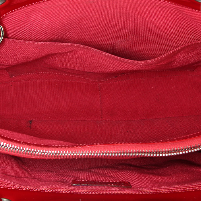 Borsa da spalla o a mano Chanel Shopping GST modello medio in pelle verniciata e foderata rossa - Detail D2