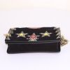 Borsa a tracolla Givenchy Mini Pandora Wallet On Chain in camoscio nero dorato e rosso con motivo stellato - Detail D4 thumbnail