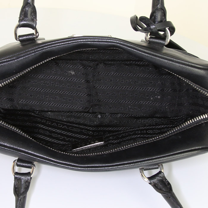Prada Bauletto small model handbag in black leather saffiano - Detail D2