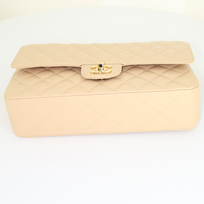 Sac à main Chanel Timeless en cuir matelassé beige - Detail D5