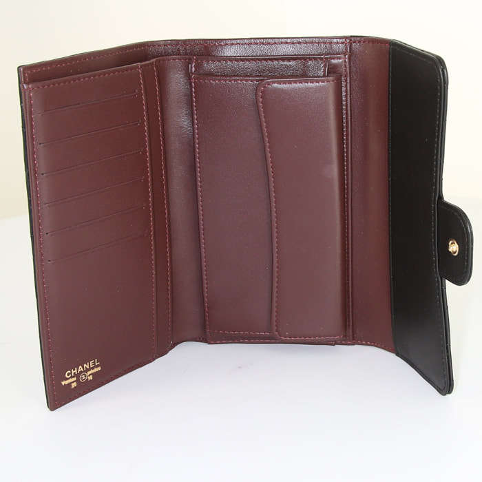 Billetera Chanel Timeless en cuero acolchado negro - Detail D2