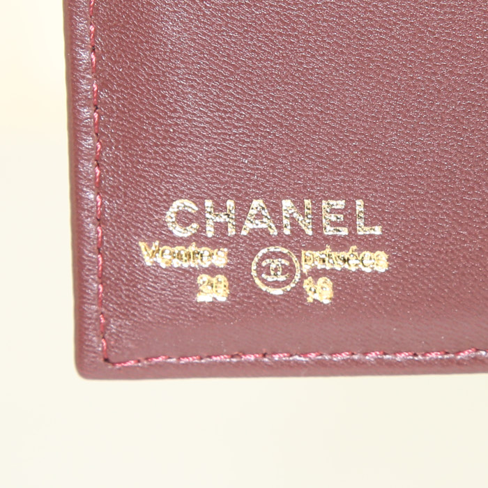 Chanel Timeless wallet in black quilted leather - Detail D3