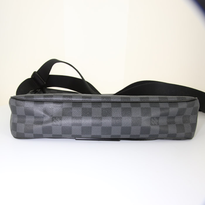 Louis Vuitton Bastille en lona a cuadros gris Graphite - Detail D4