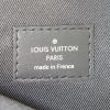 Bolsito de mano Louis Vuitton en cuero azul, blanco y rojo - Detail D3 thumbnail