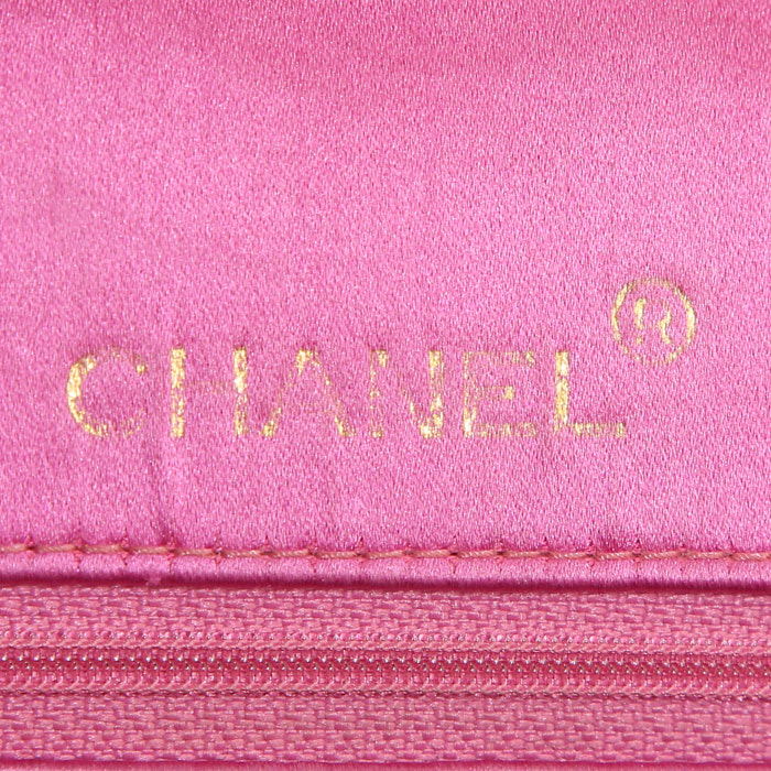 Chanel Timeless bag in fuchsia satin - Detail D3