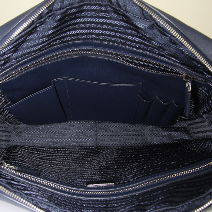 Briefcase in dark blue leather - Detail D3