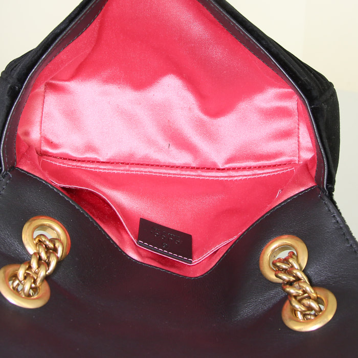 Bolso bandolera Gucci GG Marmont en terciopelo negro - Detail D3