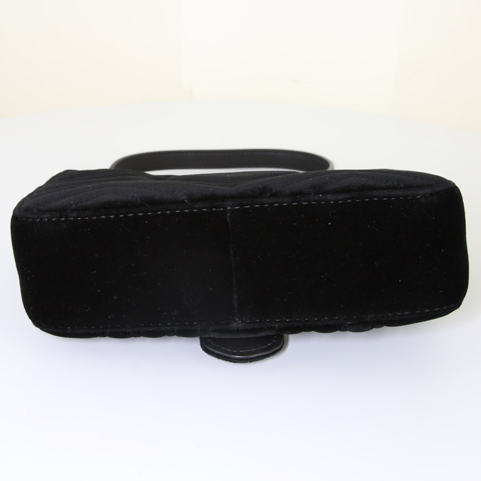 Gucci GG Marmont shoulder bag in black velvet - Detail D5