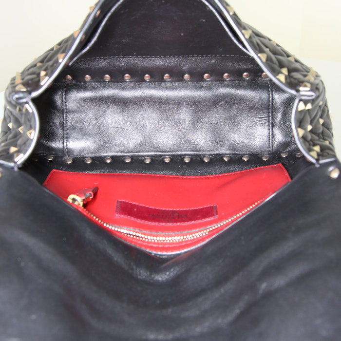 Bolso de mano Valentino Garavani Rockstud Spike en cuero negro - Detail D2