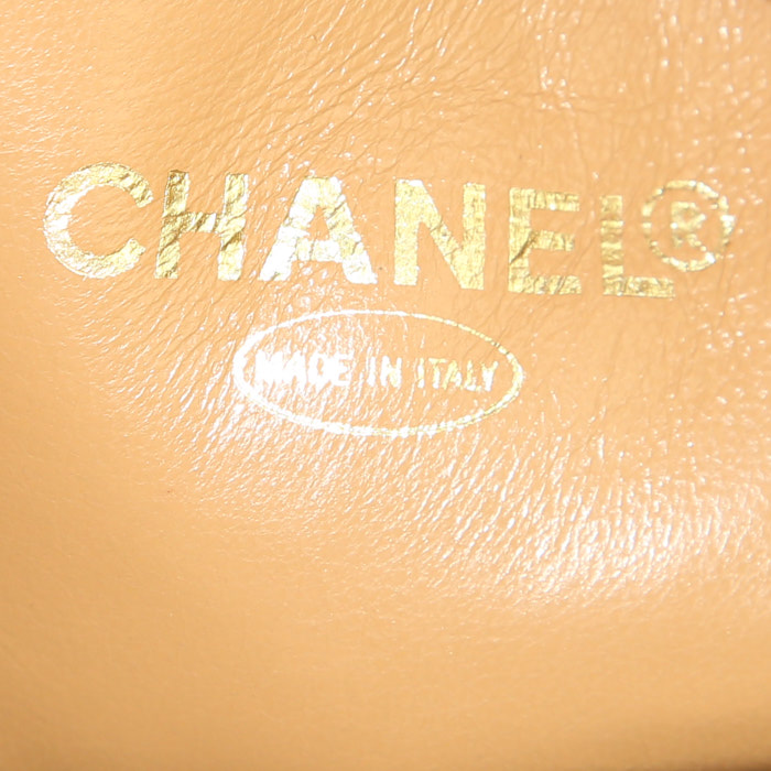 Chanel Medaillon - Bag handbag in beige quilted grained leather - Detail D3