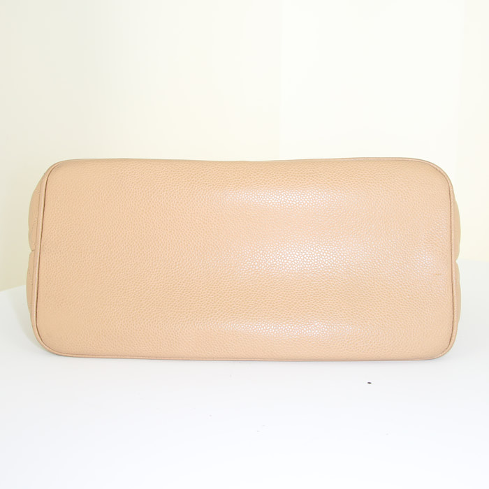 Chanel Medaillon - Bag handbag in beige quilted grained leather - Detail D4