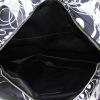 Borsa Chanel in tela trapuntata nera grigia e bianca con motivo - Detail D2 thumbnail