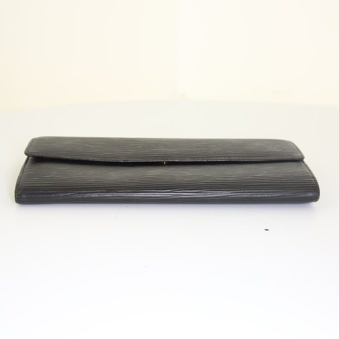 Louis Vuitton  Sarah wallet  in black epi leather - Detail D4
