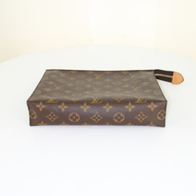 Pochette Louis Vuitton Poche Toilette en toile monogram et cuir naturel - Detail D4