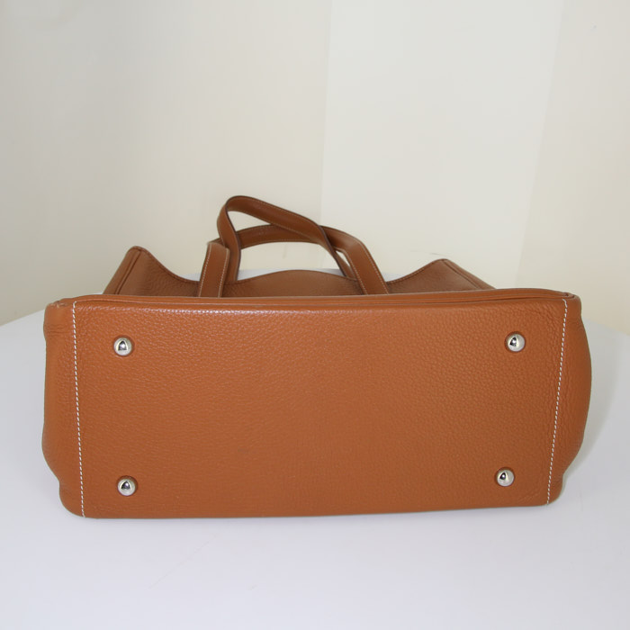 Bolso Cabás Hermès Victoria II en cuero togo color oro - Detail D4