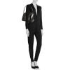 Bolso para llevar al hombro o en la mano Givenchy Antigona modelo mediano en cuero esmaltado negro - Detail D2 thumbnail