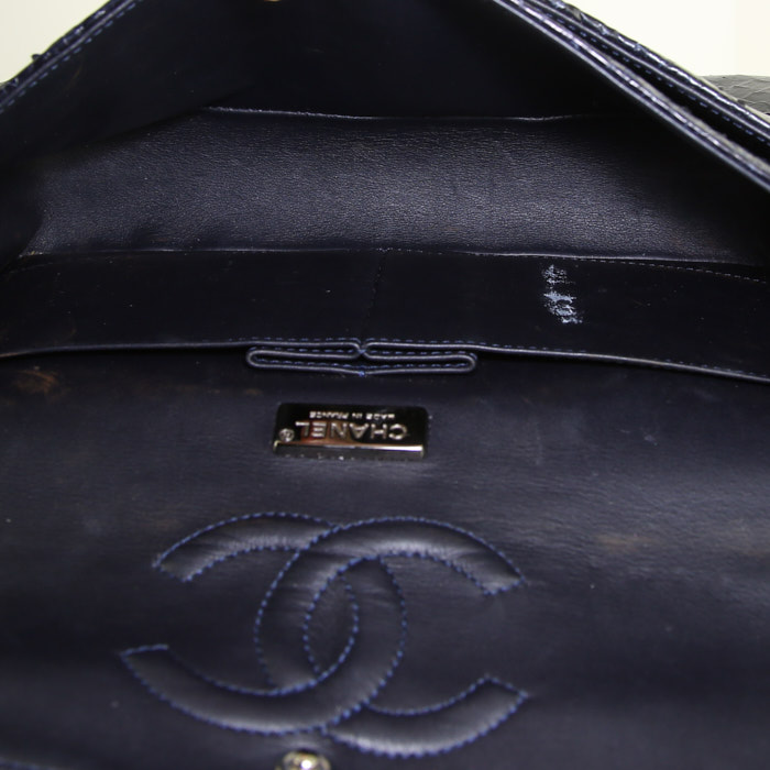 Bolso de mano Chanel Timeless en piel de pitón azul - Detail D3