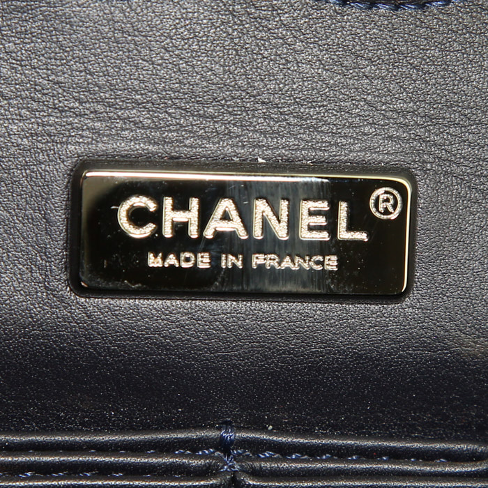 Chanel Timeless handbag in blue python - Detail D4