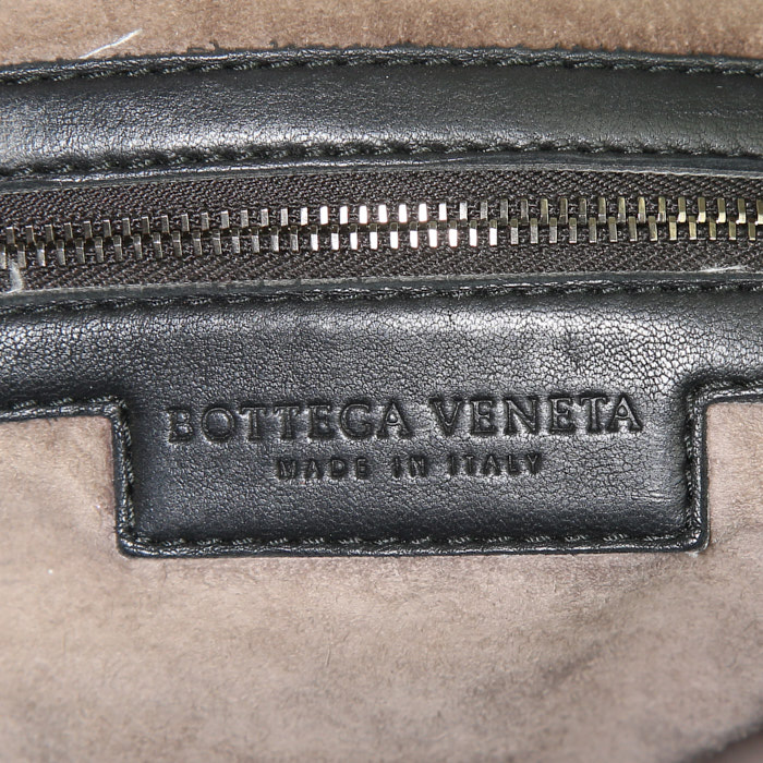 Bolso de mano Bottega Veneta Fourre-tout en cuero intrecciato negro - Detail D3