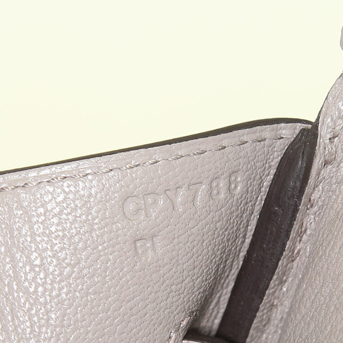 Bolso de mano Hermes Birkin 35 cm en cuero epsom gris tórtola - Detail D4