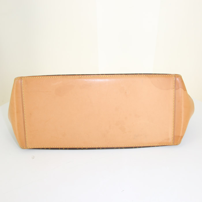 Bolso Cabás Louis Vuitton Mezzo en lona Monogram revestida y cuero natural - Detail D4