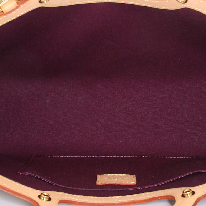 Louis Vuitton Roxbury handbag in purple monogram patent leather and natural leather - Detail D3
