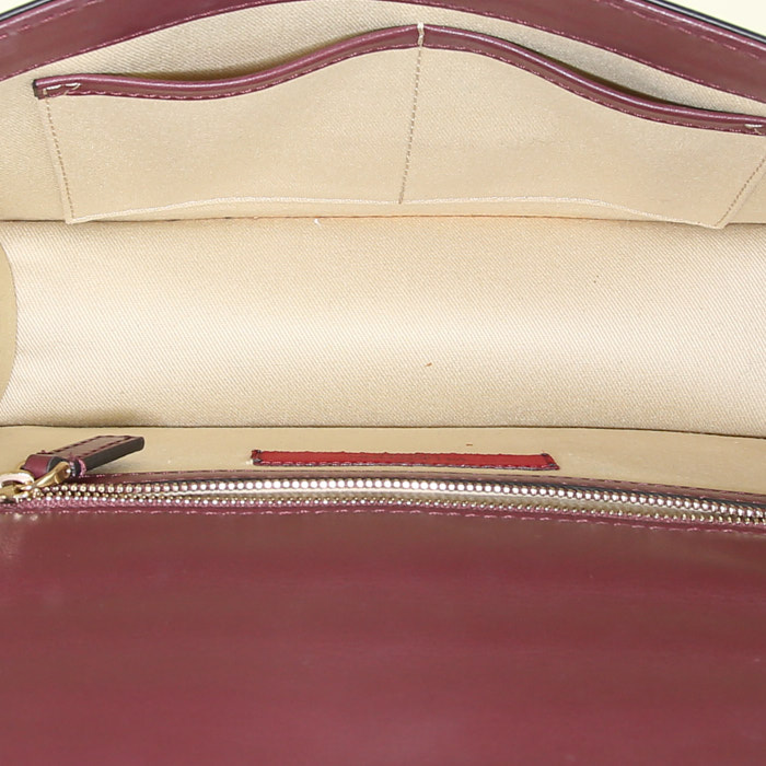 Valentino Garavani Rockstud Lock handbag in burgundy leather - Detail D3