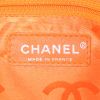 Sac à main Chanel Cambon en cuir matelassé marron et beige - Detail D3 thumbnail